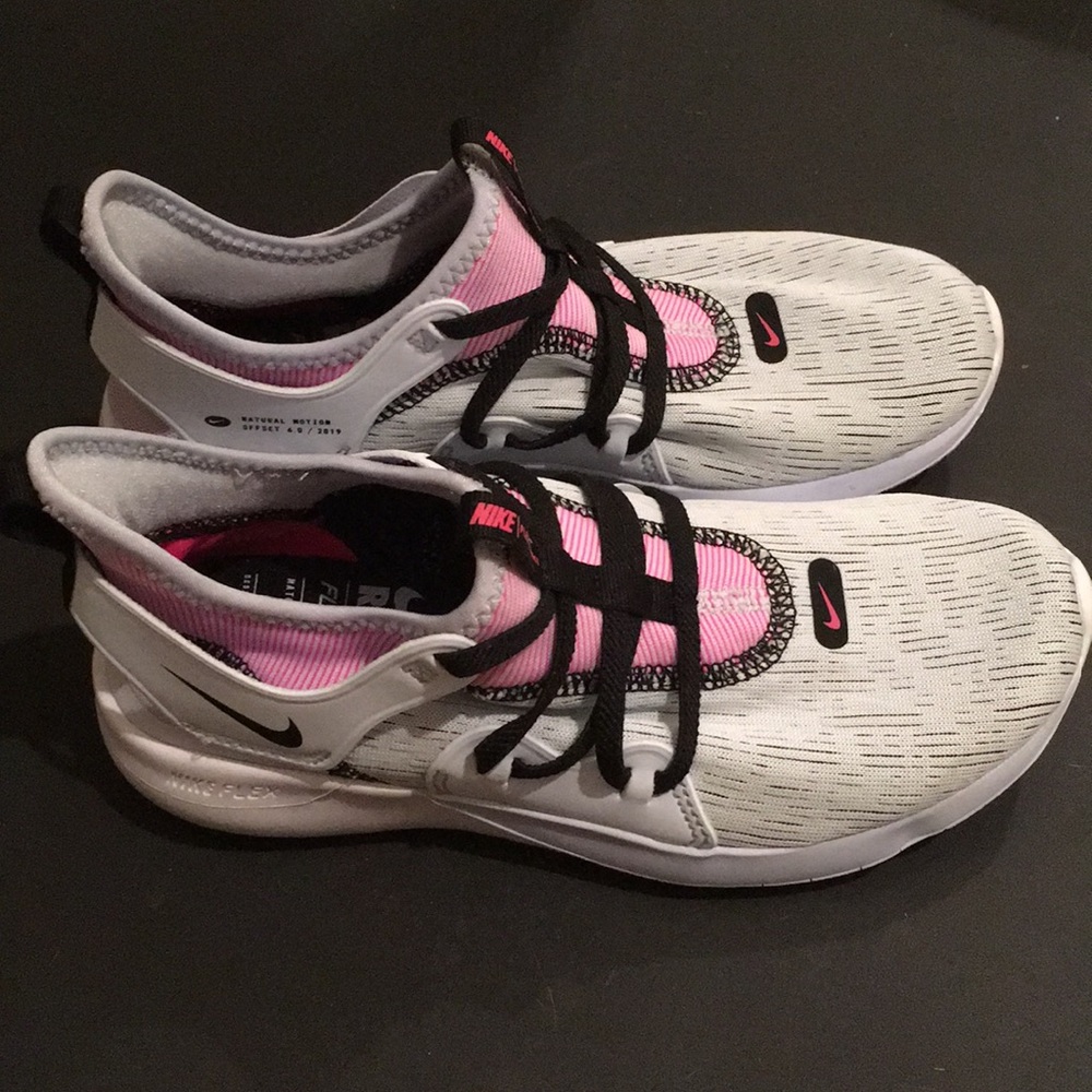 Nike running shoes sneakers flex size 6 pink grey